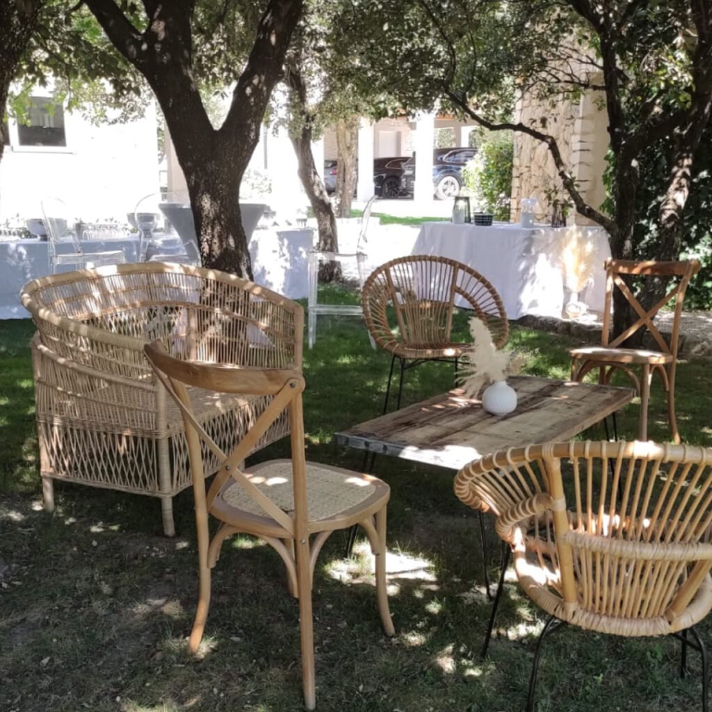 salon-jardin-vin-honneur-trusquin-soleil-pierrelatte-confort-invite-drome-domaine-trusquin-clos