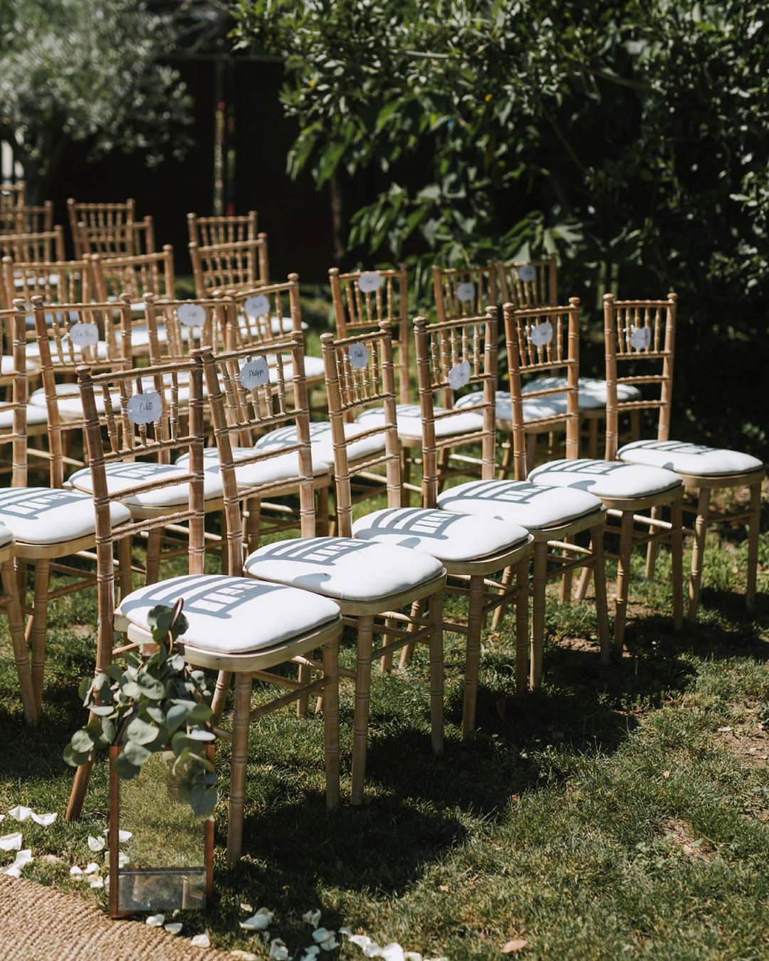 mariage-exterieur-ceremonie-laique-ete-beau-temps-exterieur-domaine-mariage-pierrelatte-domaine-trusquin